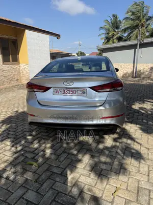 Hyundai Elantra 2017 Silver