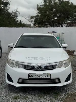 Toyota Camry LE 4dr Sedan (2.5L 4cyl 6A) 2014 White