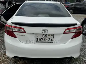 Toyota Camry LE 4dr Sedan (2.5L 4cyl 6A) 2014 White