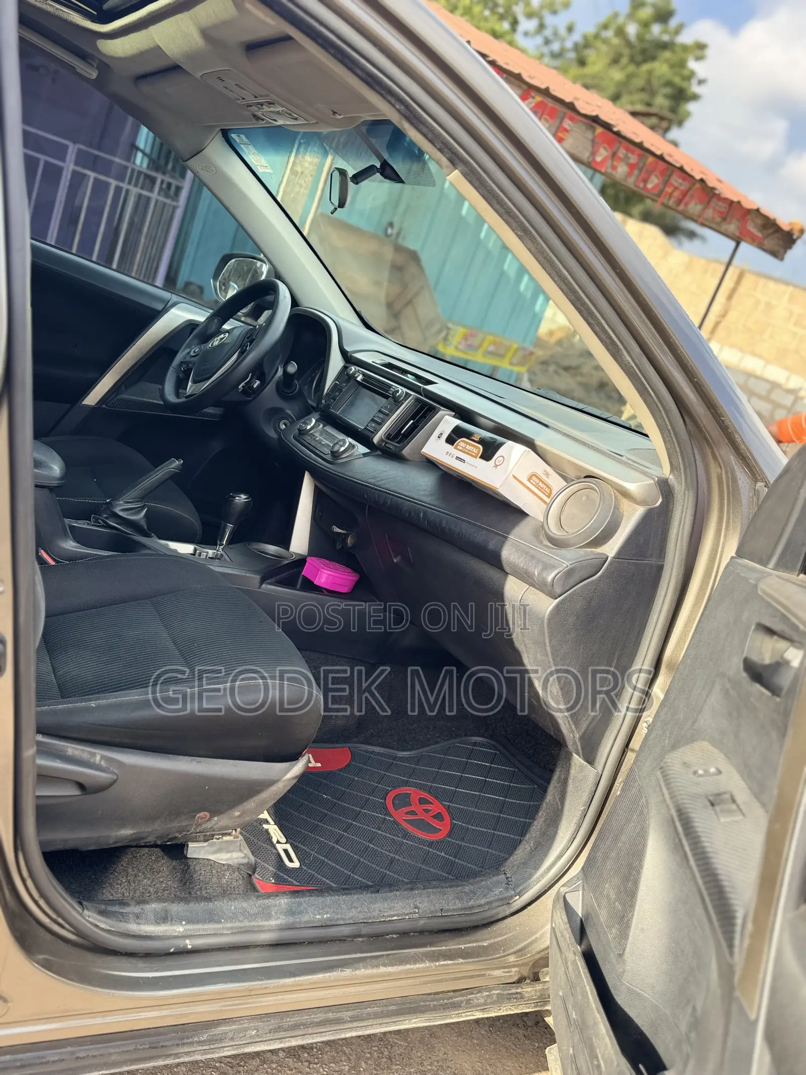 Toyota RAV4 LE 4dr SUV (2.5L 4cyl 6A) 2015 Beige