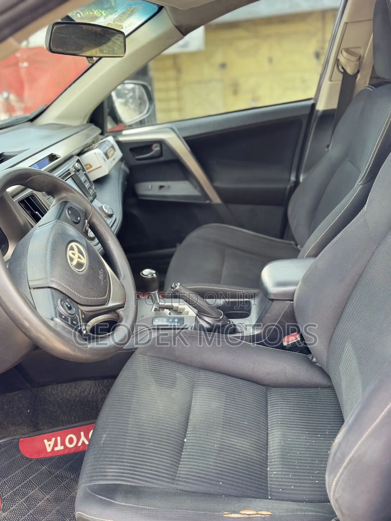 Toyota RAV4 LE 4dr SUV (2.5L 4cyl 6A) 2015 Beige