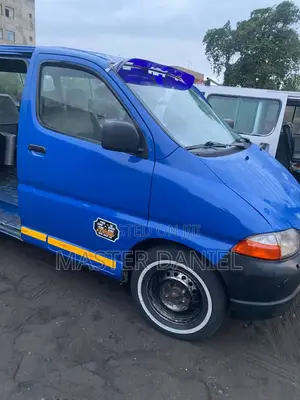 Toyota HiAce 2010 Blue
