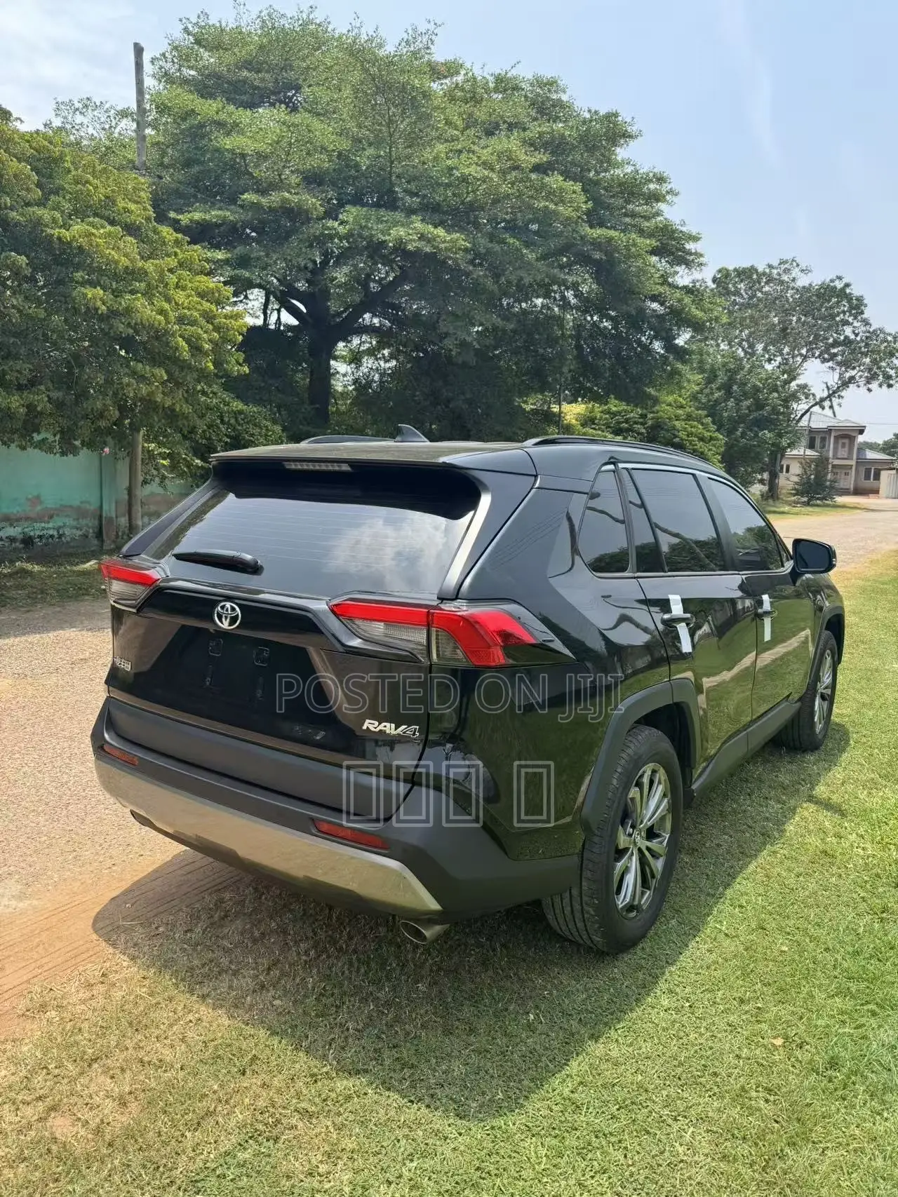 Toyota RAV4 XLE Premium FWD 2024 Black