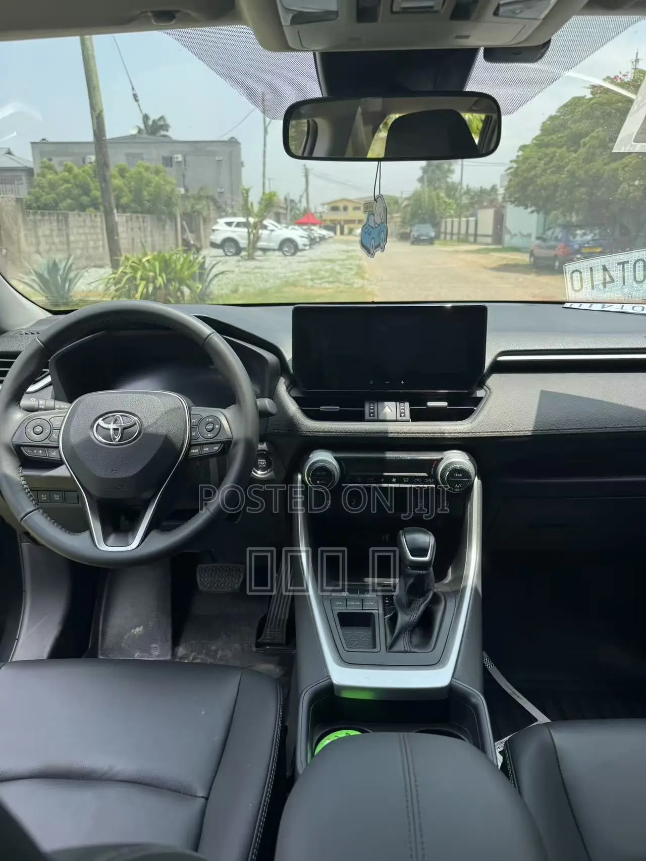 Toyota RAV4 XLE Premium FWD 2024 Black