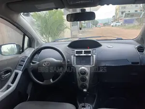 Toyota Vitz 2010 Silver
