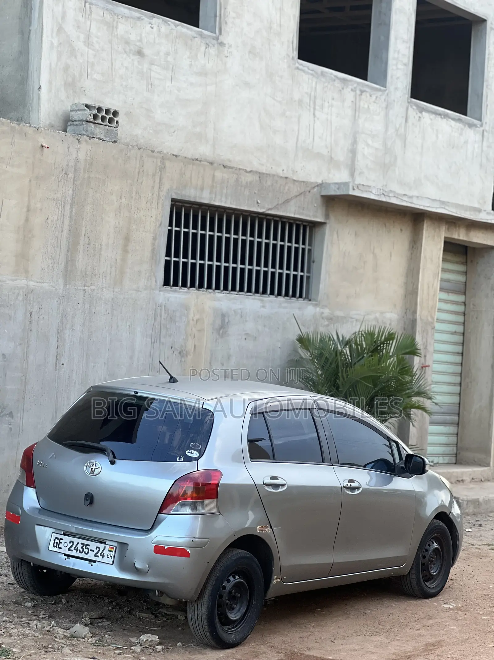 Toyota Vitz 2010 Silver