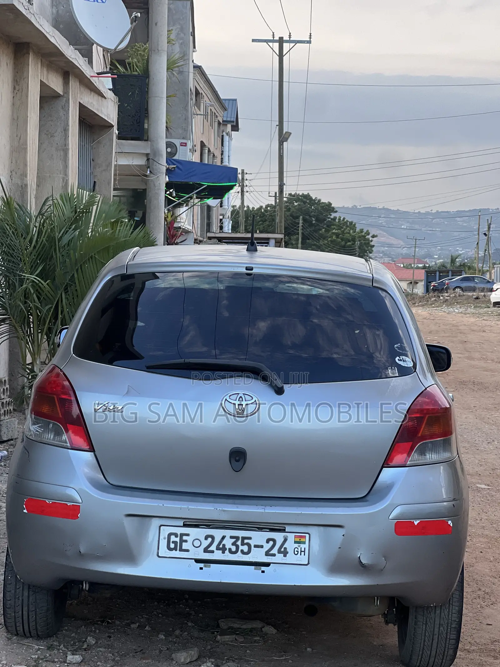 Toyota Vitz 2010 Silver