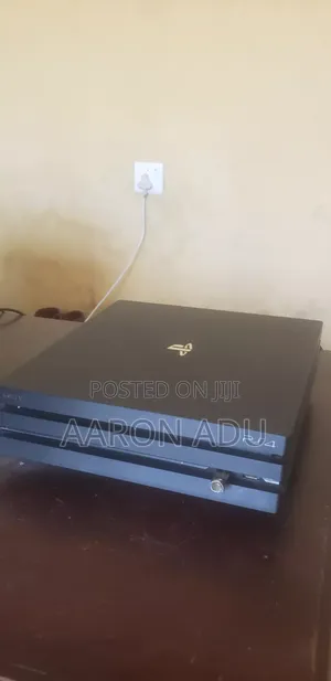 Ps4 Pro ( Very Neat, Jailbroken Plus Games)
