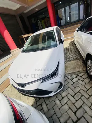 Toyota Corolla LE 2023 White