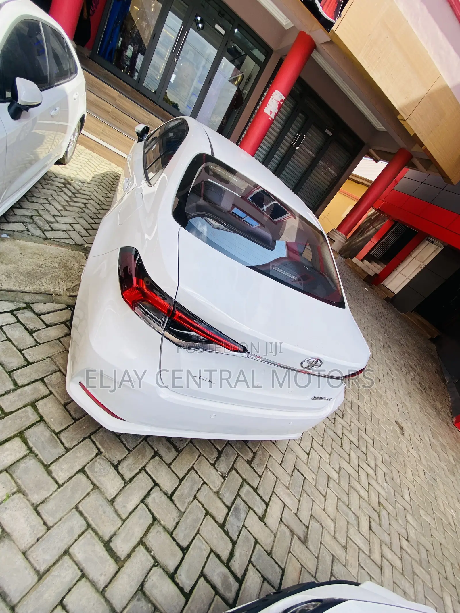 Toyota Corolla LE 2023 White