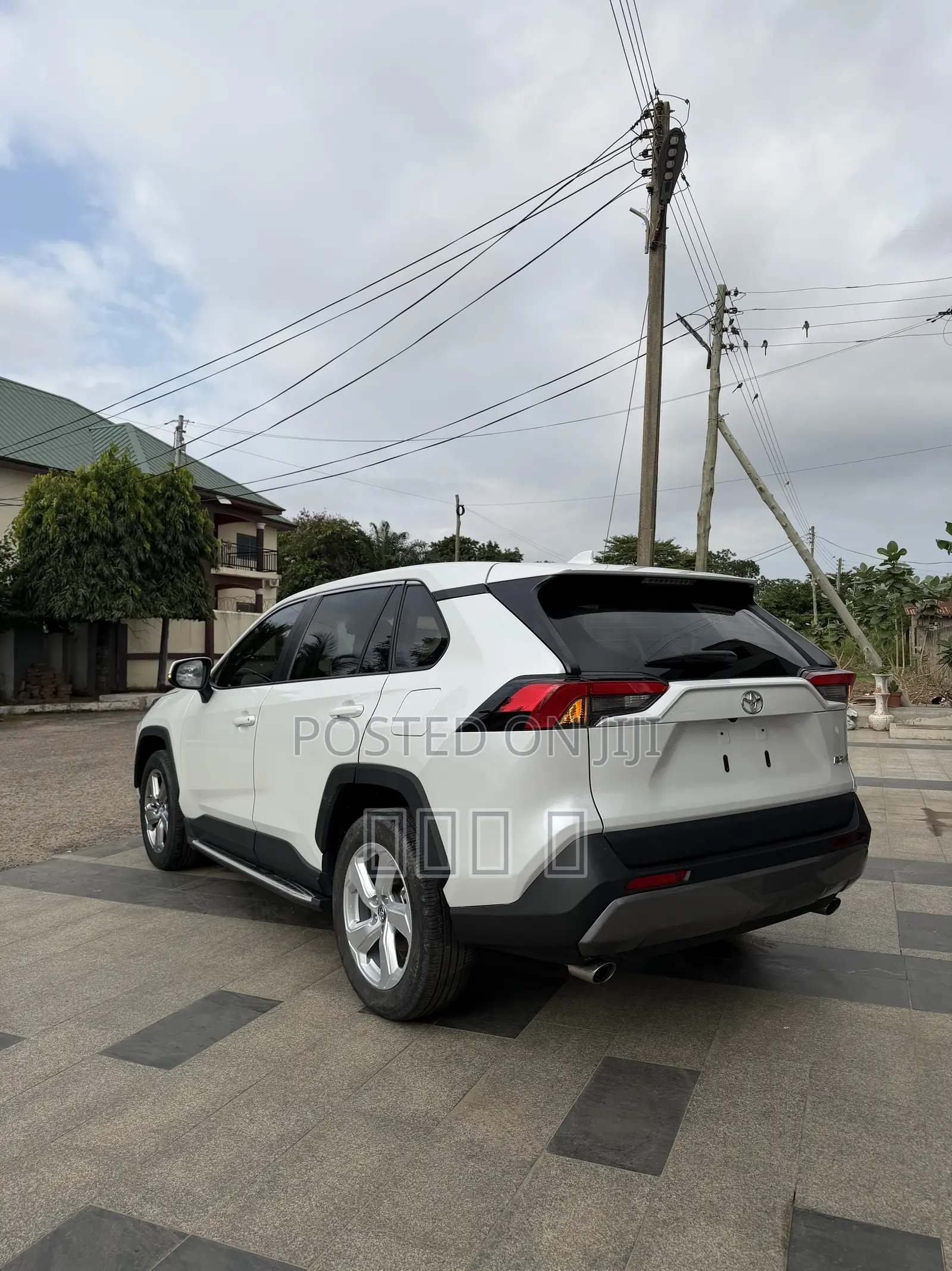 Toyota RAV4 XLE Premium FWD 2023 White