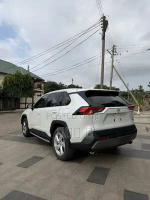 Toyota RAV4 XLE Premium FWD 2023 White