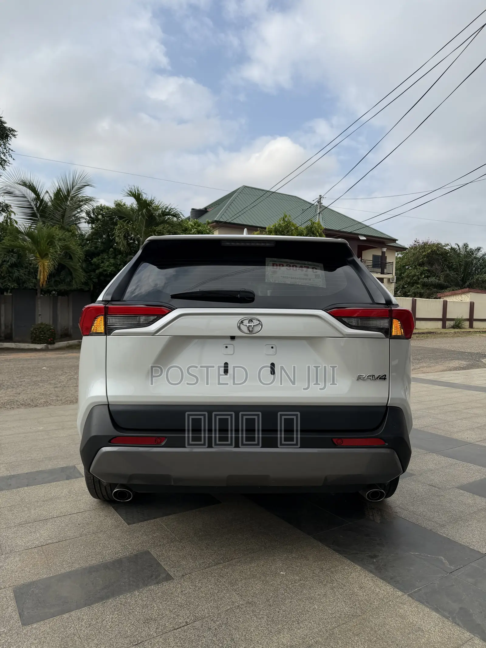 Toyota RAV4 XLE Premium FWD 2023 White
