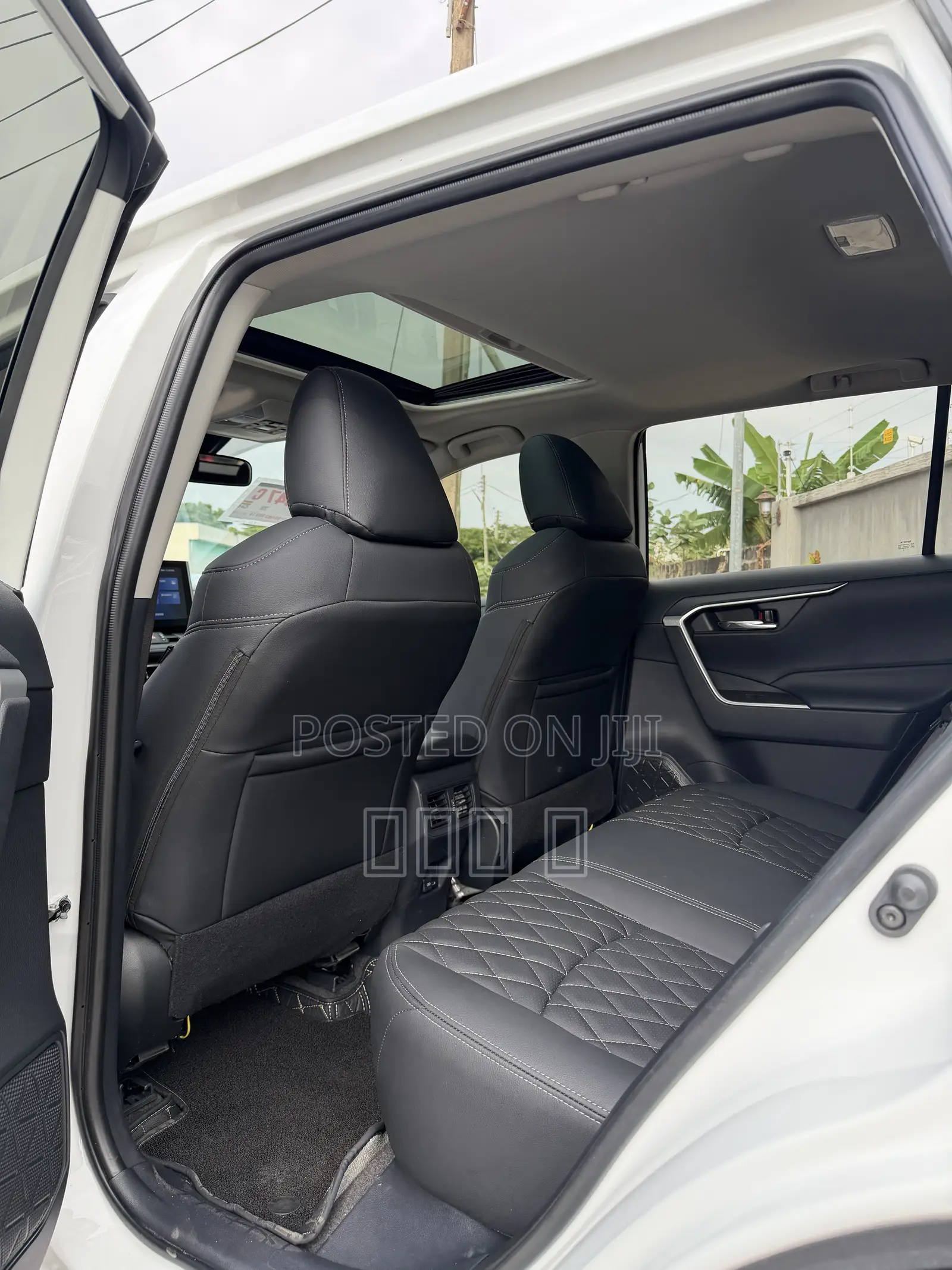 Toyota RAV4 XLE Premium FWD 2023 White