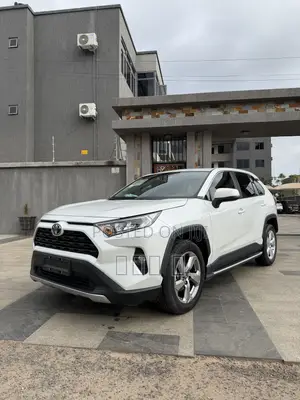 Toyota RAV4 XLE Premium FWD 2023 White