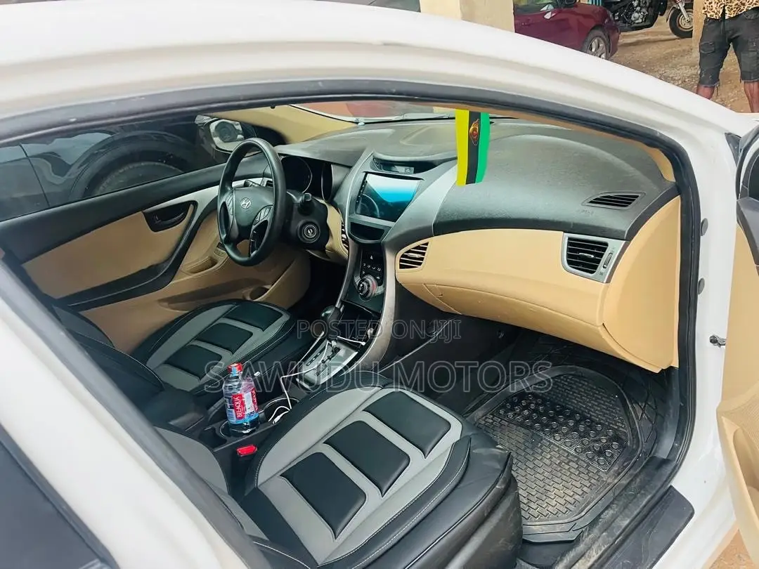 Hyundai Elantra 2013 White