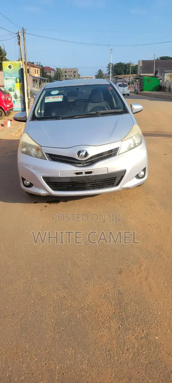 Toyota Vitz 2012 Silver