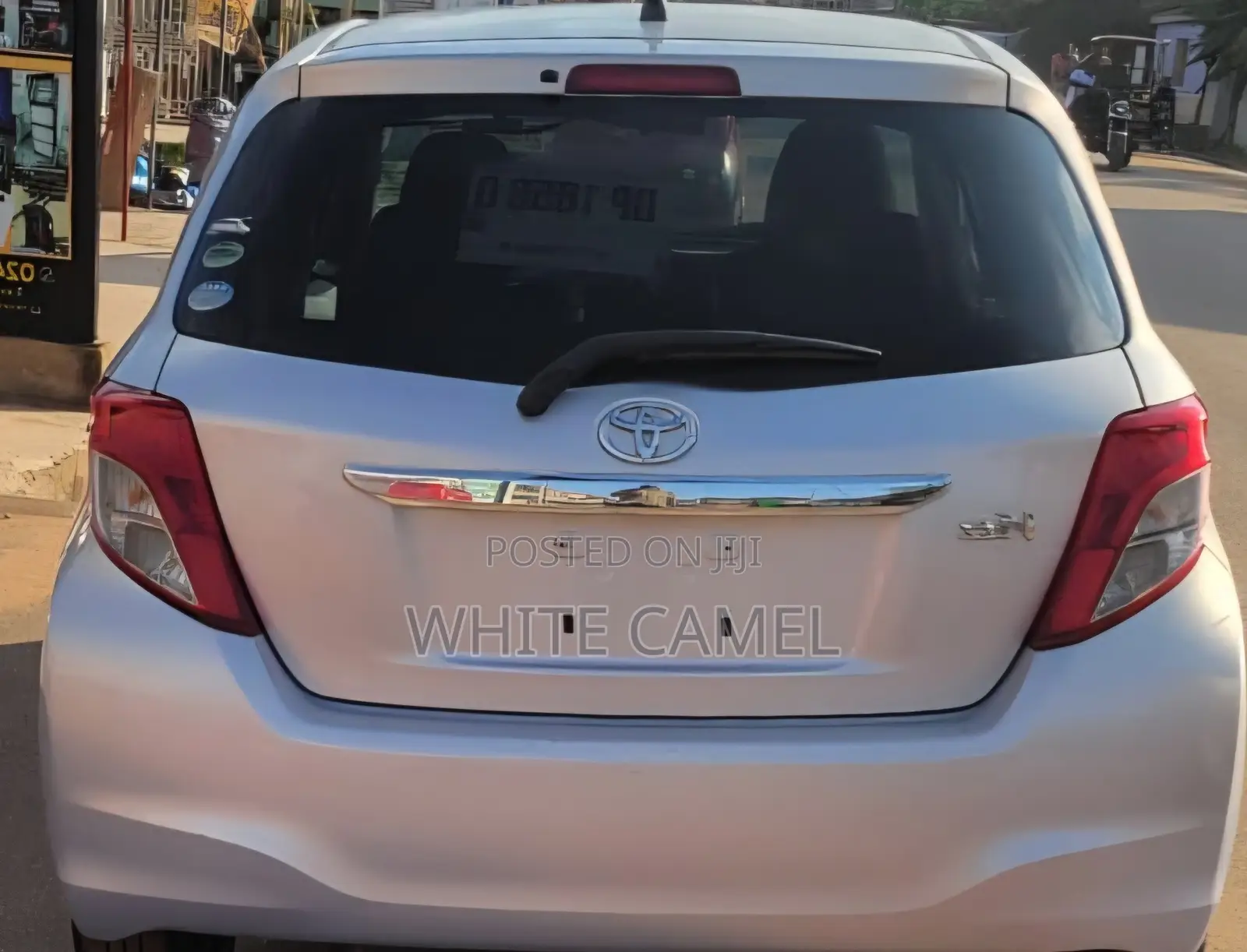 Toyota Vitz 2012 Silver