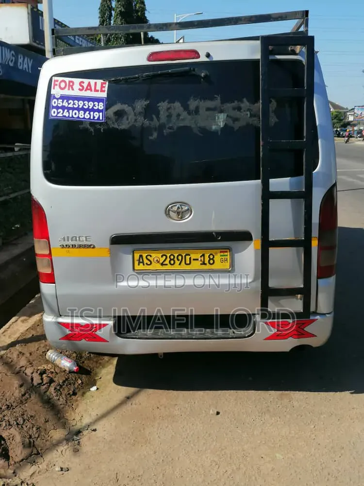 Toyota HiAce 2018 Silver