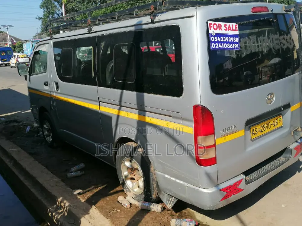 Toyota HiAce 2018 Silver