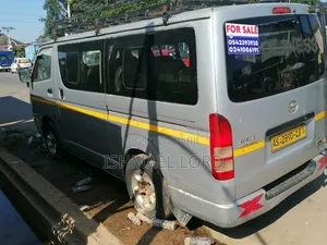 Toyota HiAce 2018 Silver