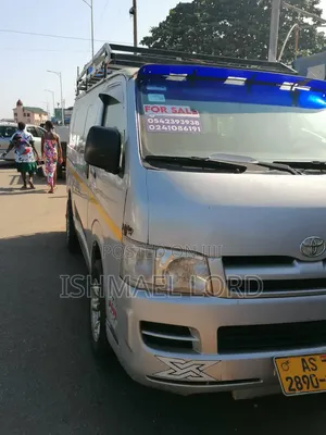 Toyota HiAce 2018 Silver