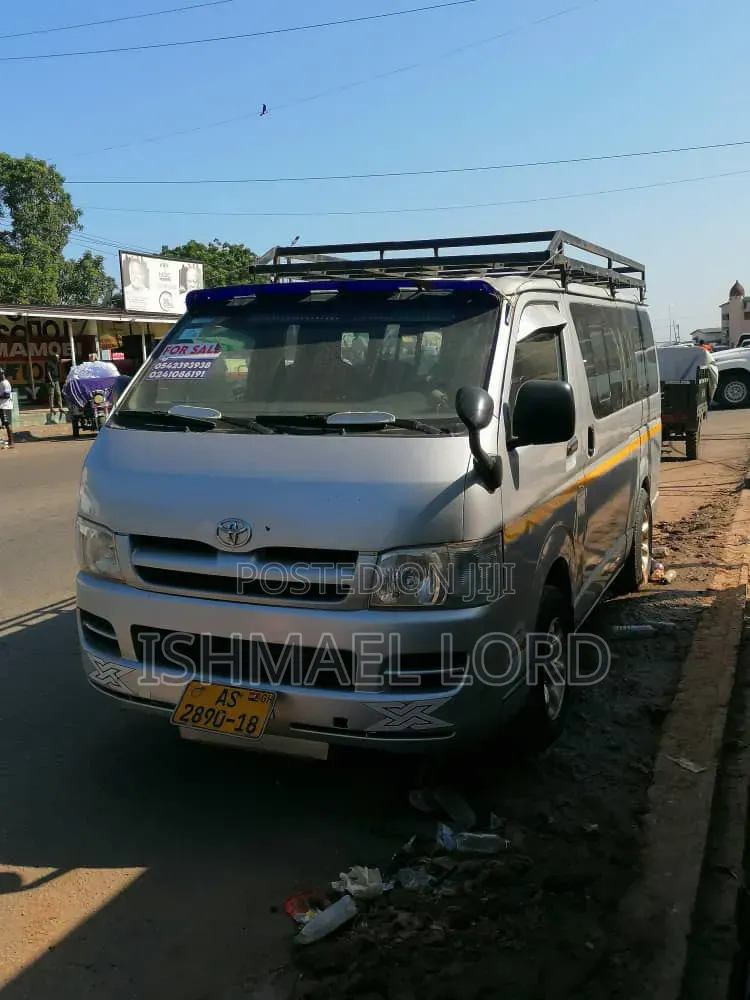 Toyota HiAce 2018 Silver