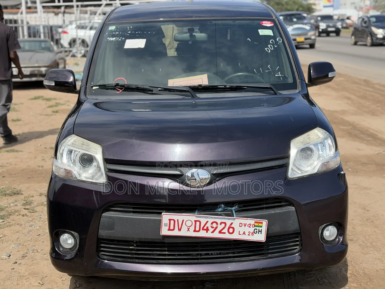 Toyota Sienta 1.5 FWD (6-seater) 2015 Purple
