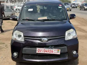 Toyota Sienta 1.5 FWD (6-seater) 2015 Purple