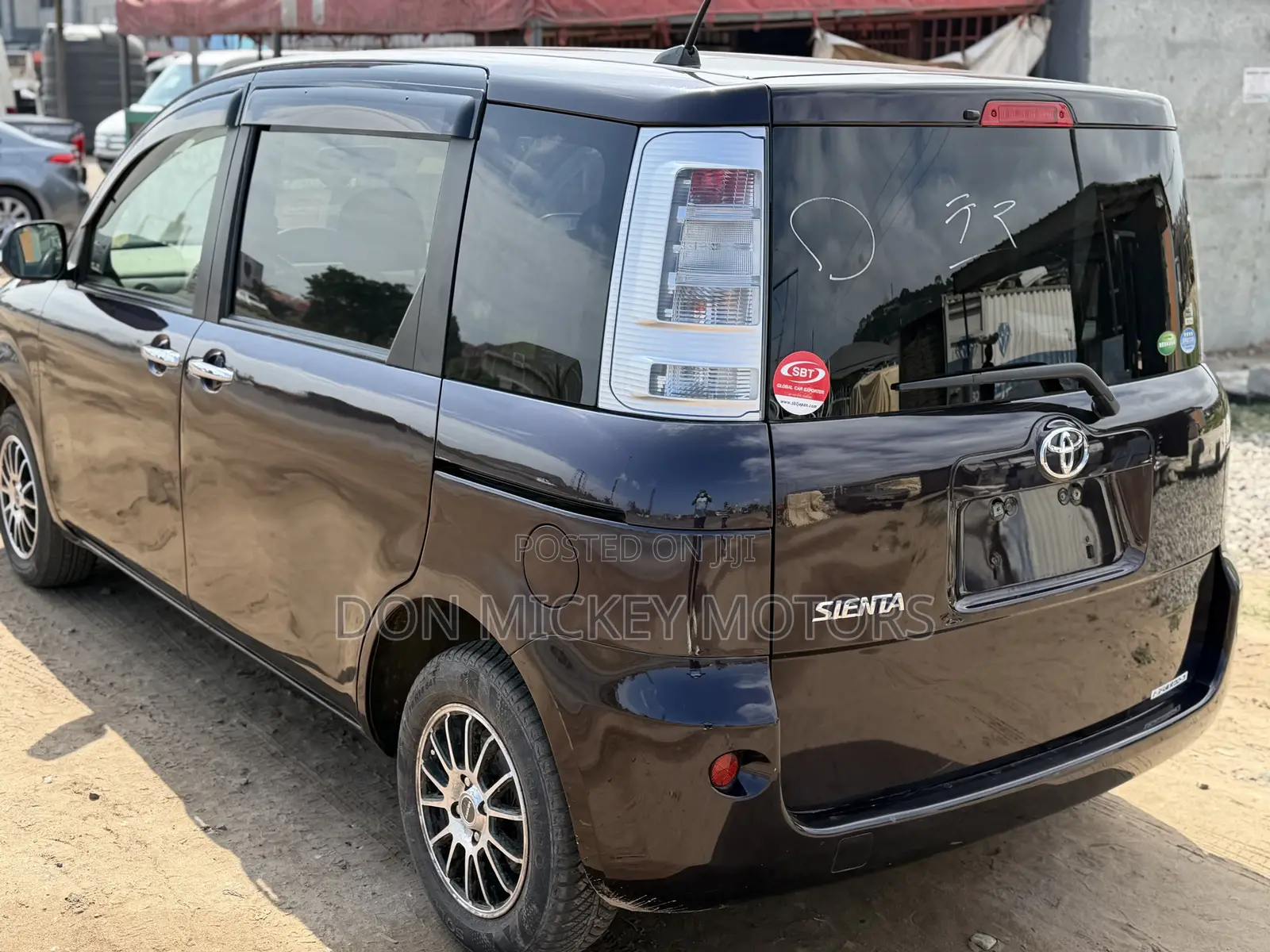 Toyota Sienta 1.5 FWD (6-seater) 2015 Purple