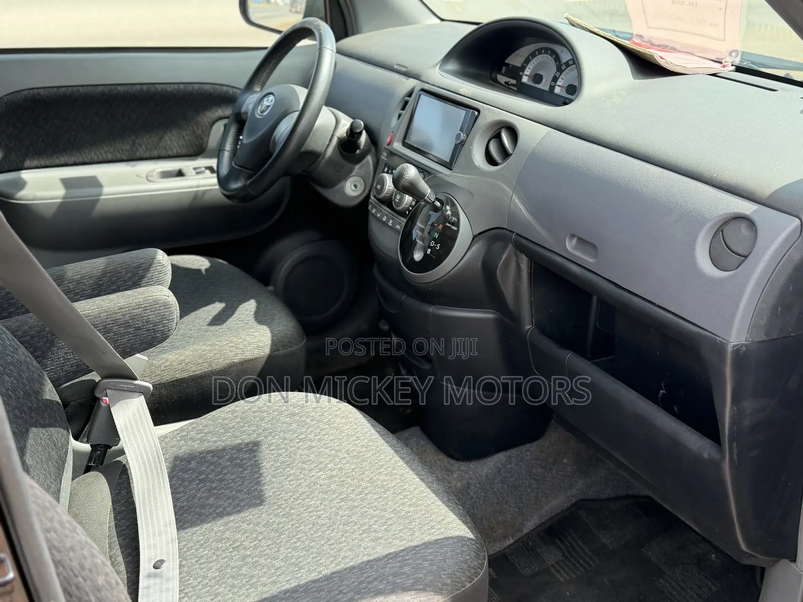 Toyota Sienta 1.5 FWD (6-seater) 2015 Purple