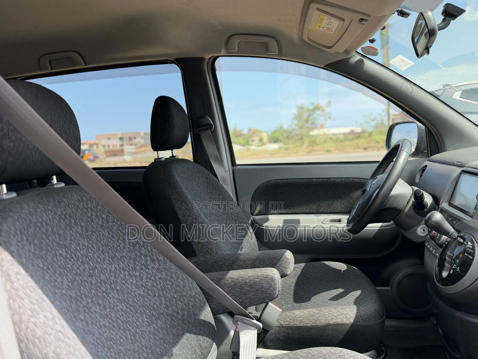 Toyota Sienta 1.5 FWD (6-seater) 2015 Purple