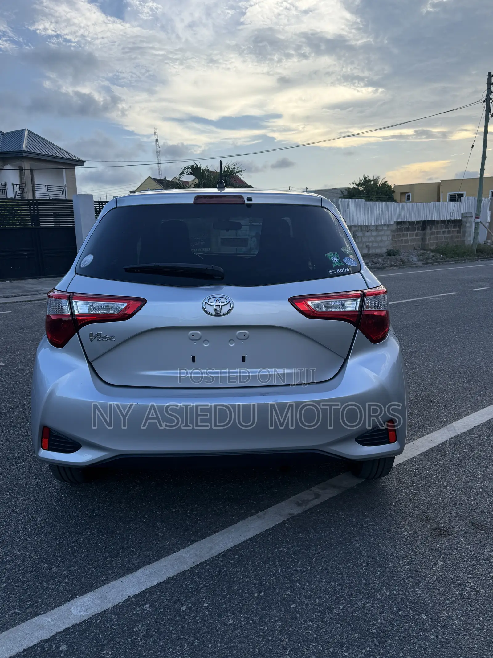 Toyota Vitz 1.3 FWD 5dr 2017 Silver