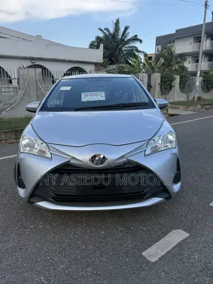 Toyota Vitz 1.3 FWD 5dr 2017 Silver