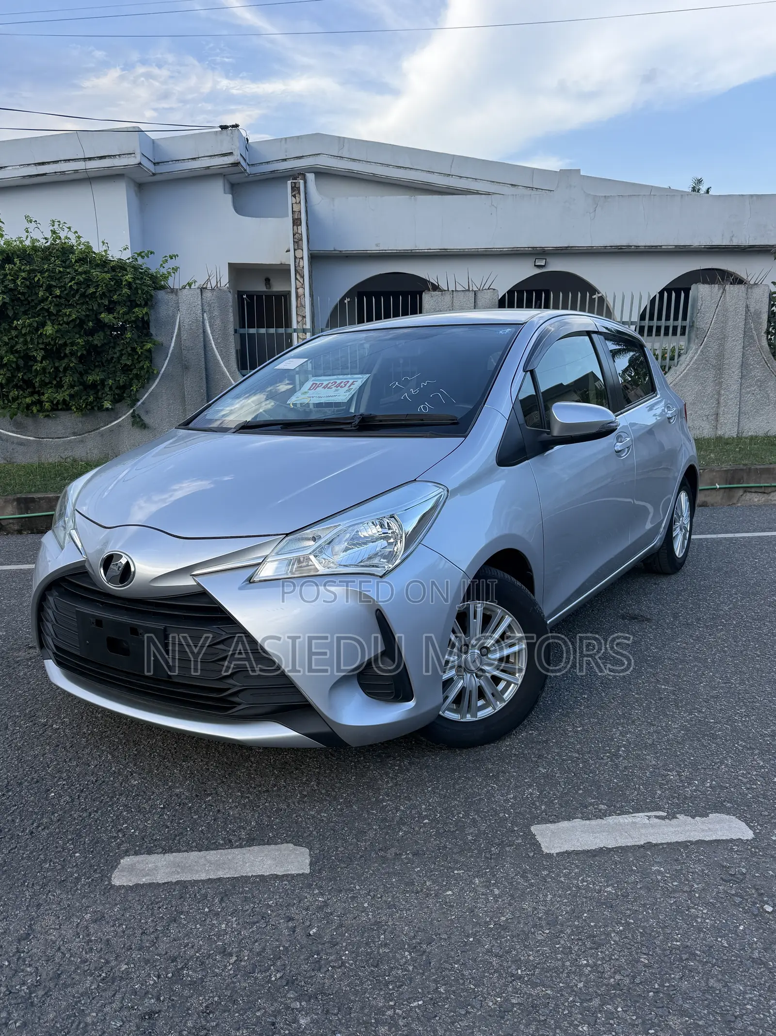 Toyota Vitz 1.3 FWD 5dr 2017 Silver