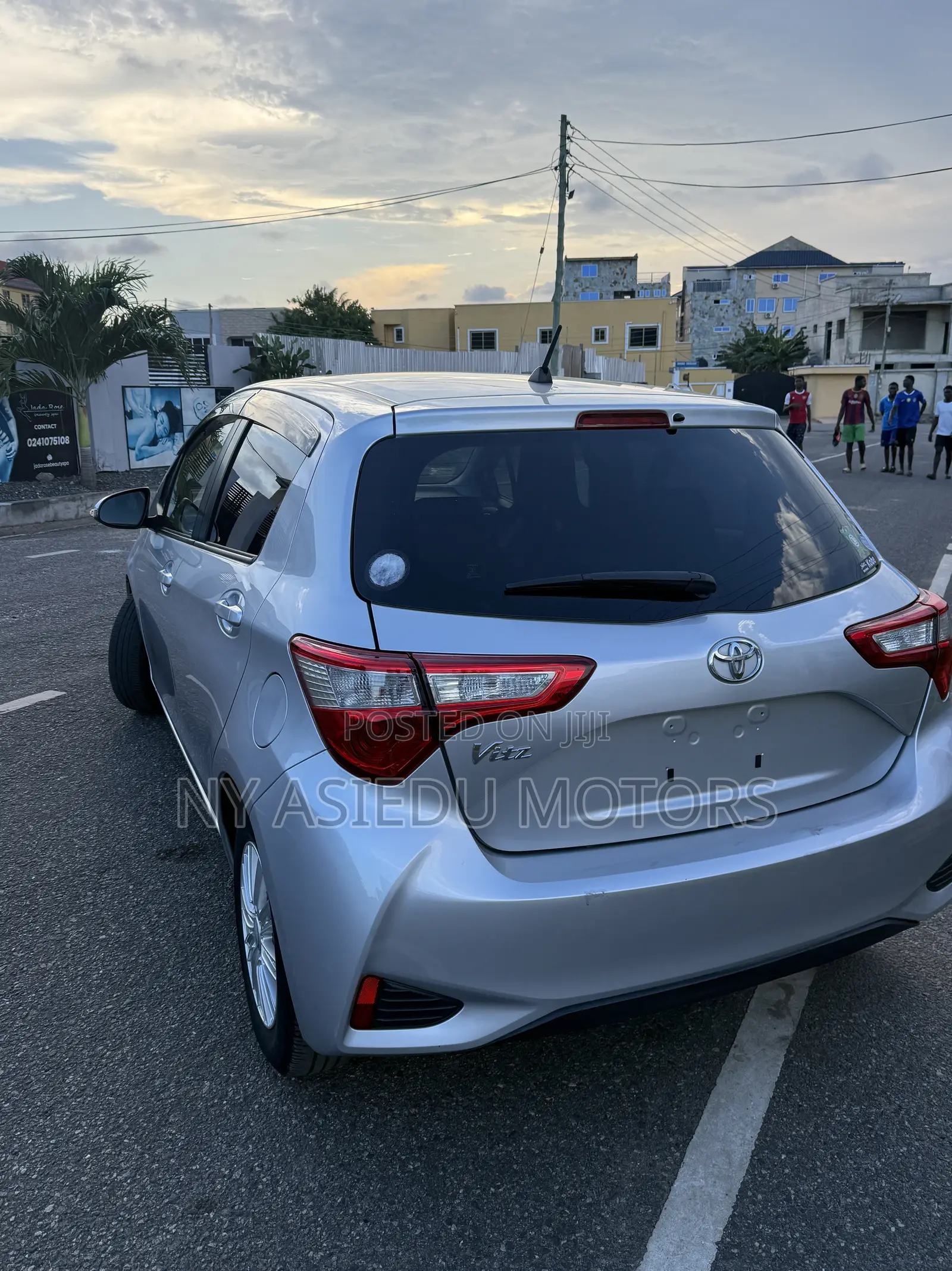 Toyota Vitz 1.3 FWD 5dr 2017 Silver