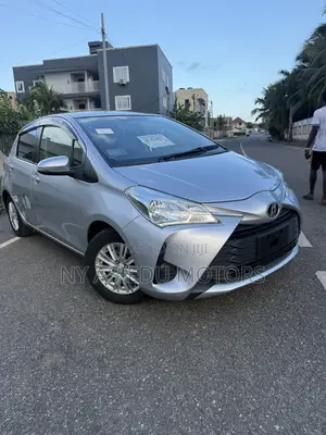 Toyota Vitz 1.3 FWD 5dr 2017 Silver