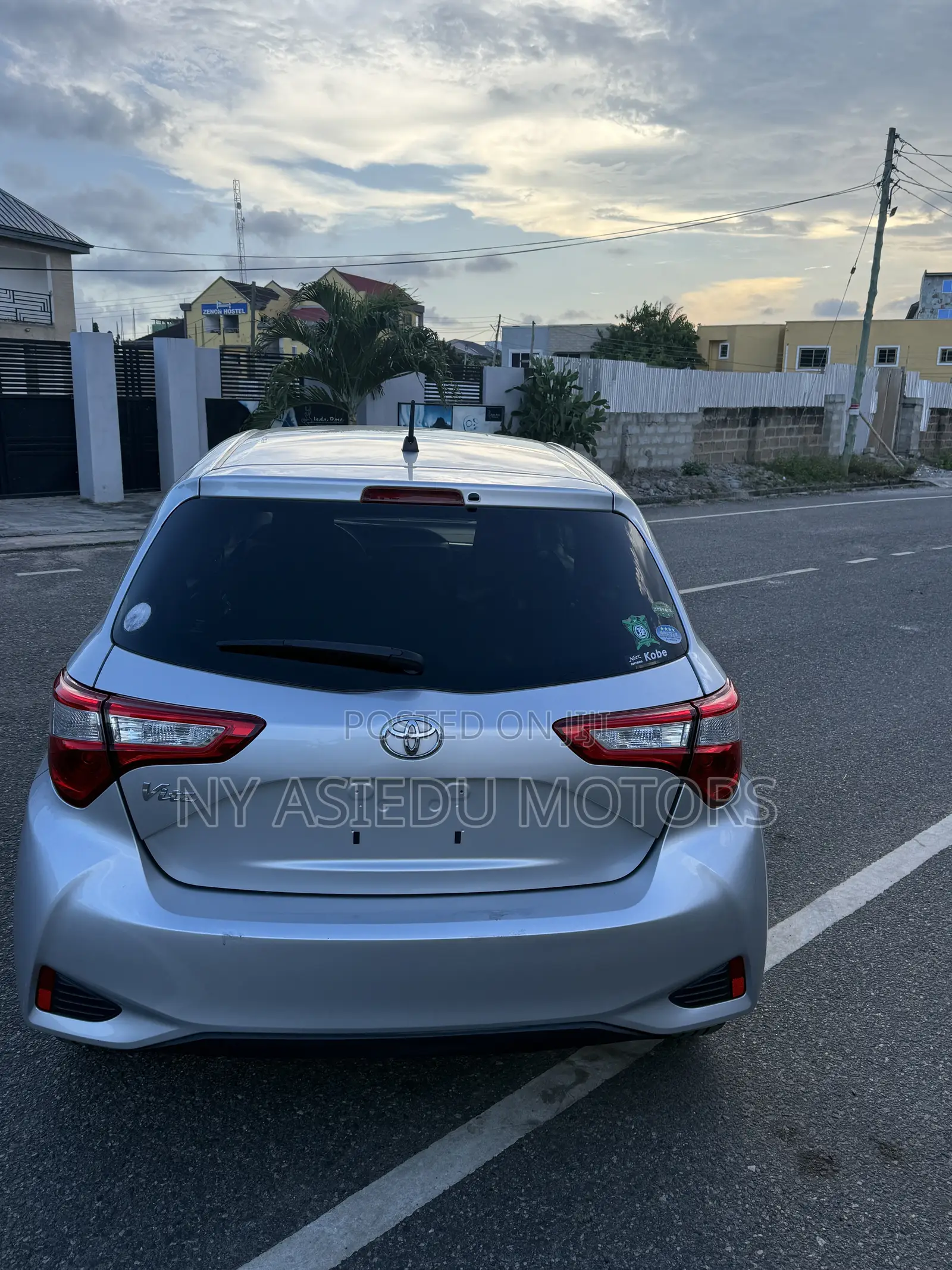 Toyota Vitz 1.3 FWD 5dr 2017 Silver