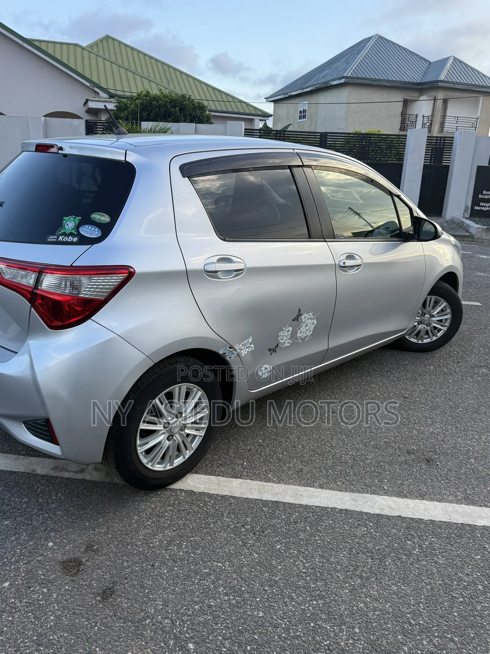 Toyota Vitz 1.3 FWD 5dr 2017 Silver