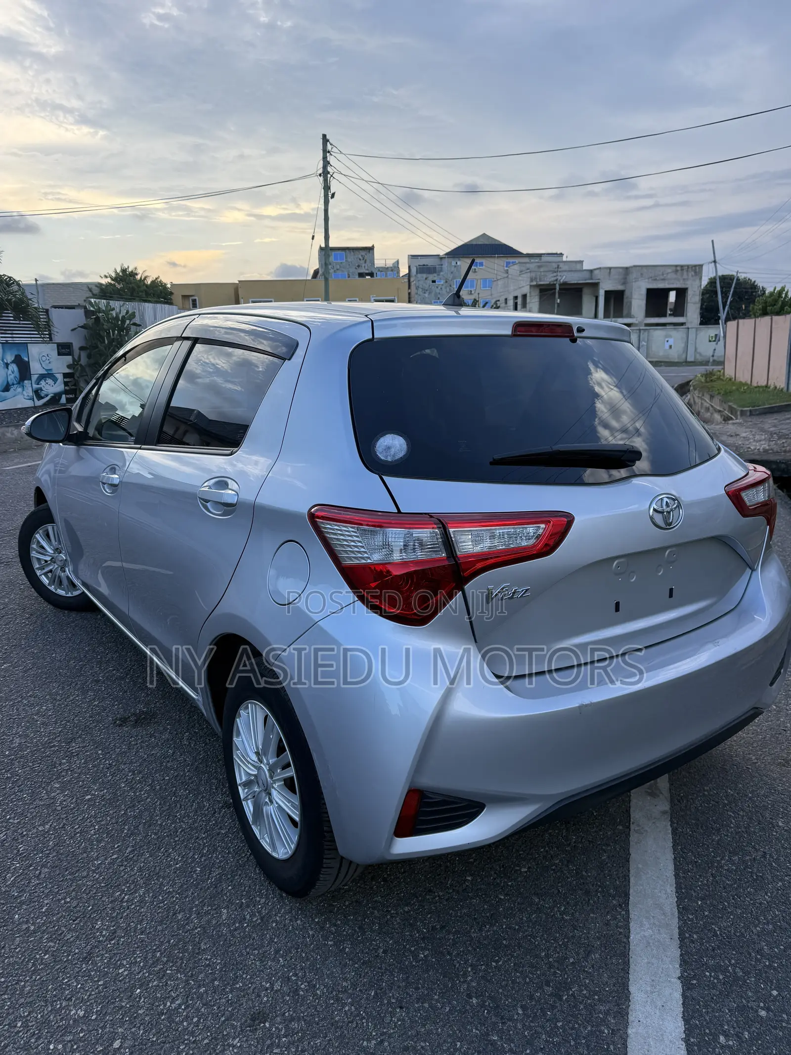 Toyota Vitz 1.3 FWD 5dr 2017 Silver