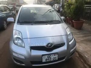 Toyota Vitz 1.3 AWD 5dr 2010 Gray