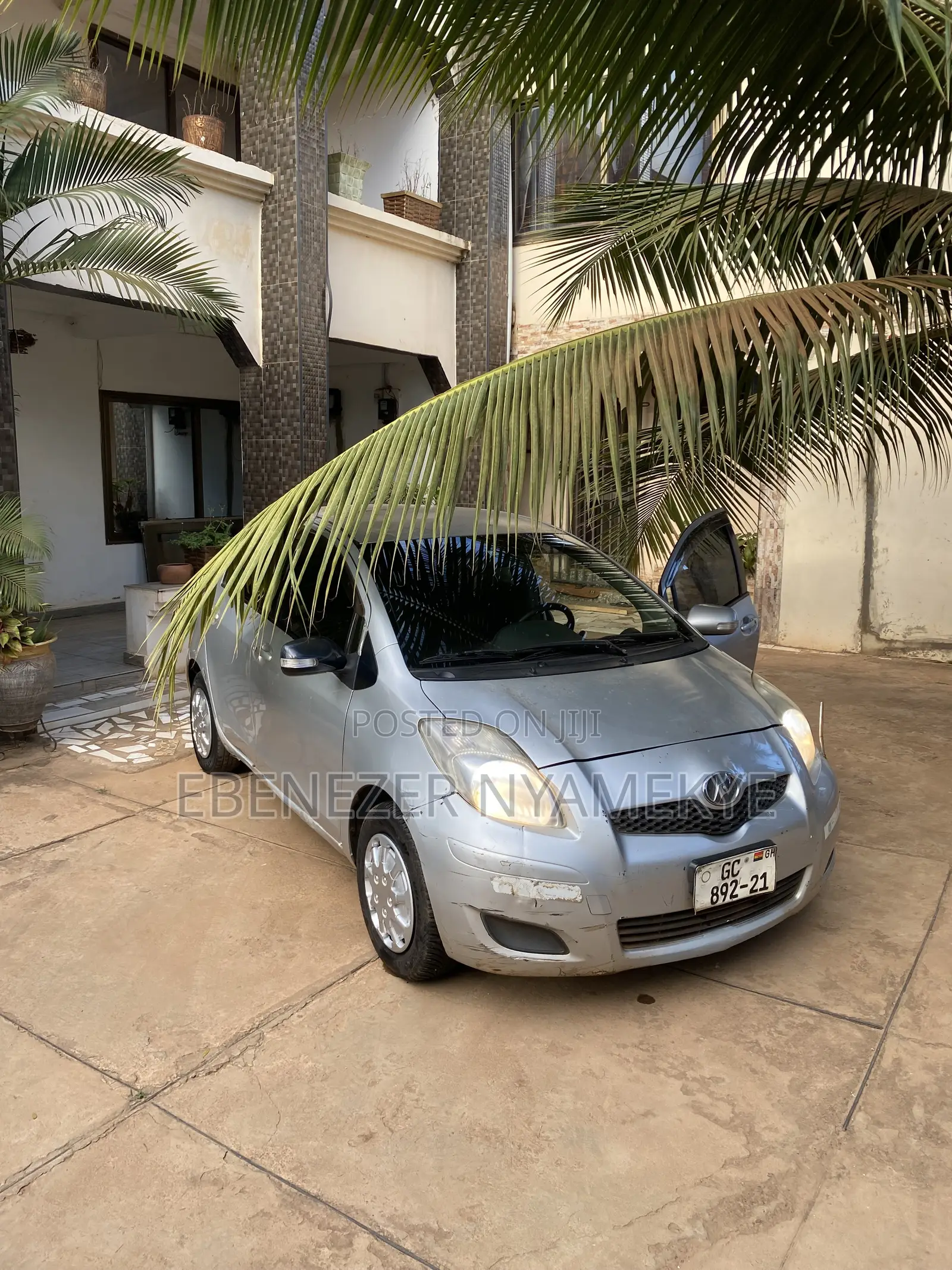 Toyota Vitz 1.3 AWD 5dr 2010 Gray