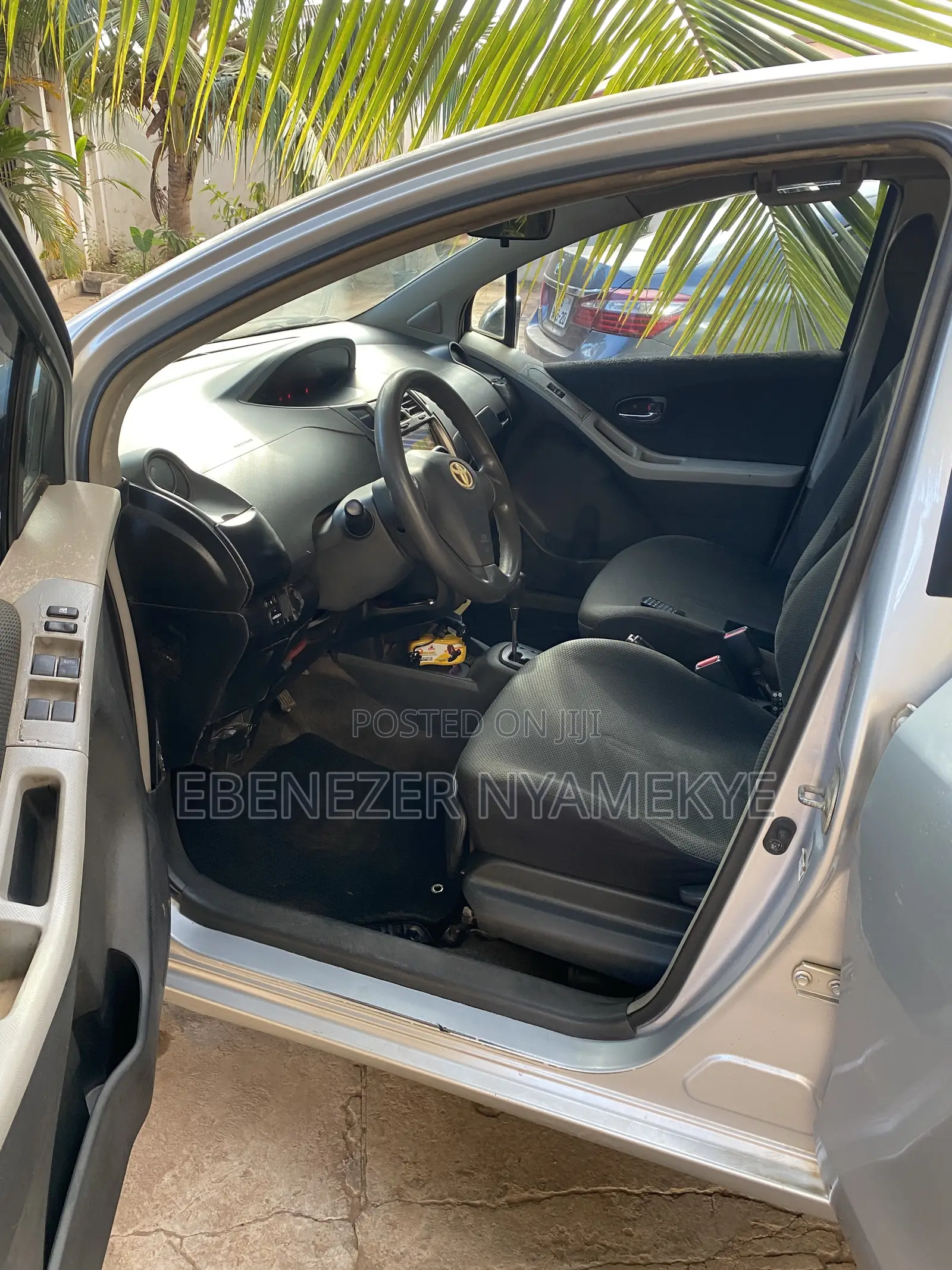 Toyota Vitz 1.3 AWD 5dr 2010 Gray