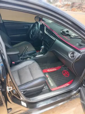 Toyota Corolla SE (1.8L 4cyl 6M) 2019 Black