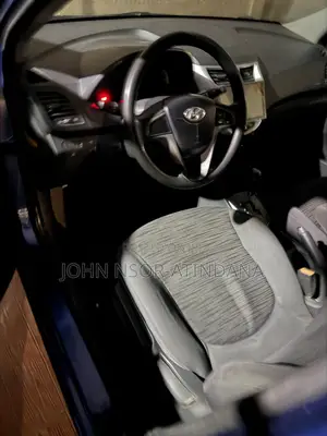 Hyundai Accent SE Hatchback 2017 Blue