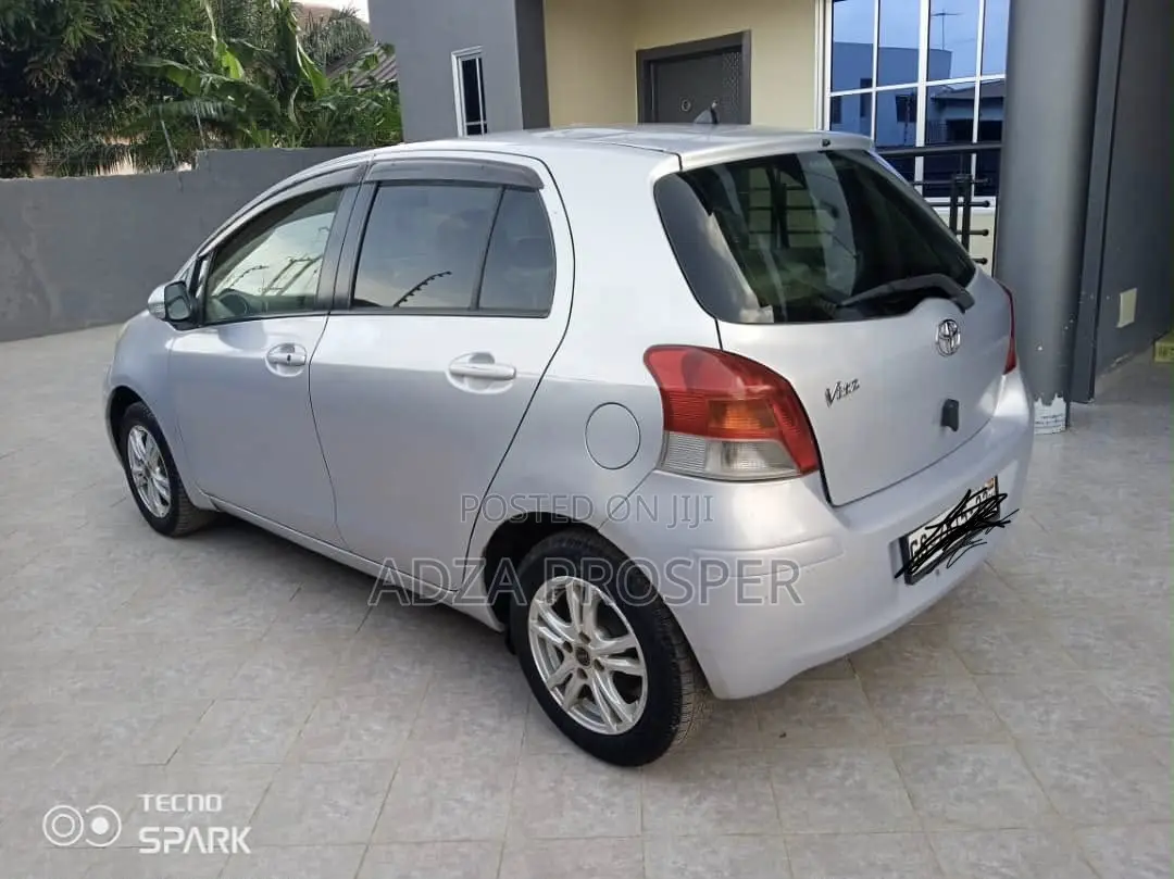 Toyota Vitz 1.3 FWD 3dr 2010 Silver