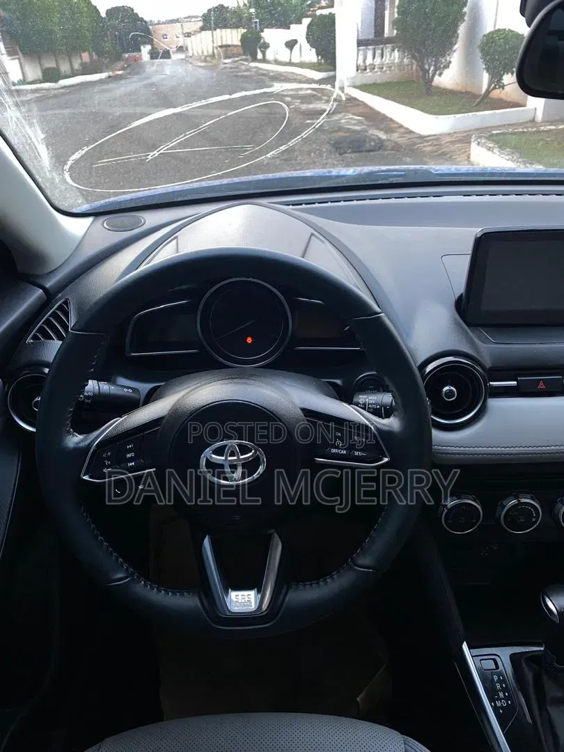 Toyota Yaris 2020 Blue