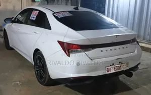 Hyundai Elantra SEL 2021 White