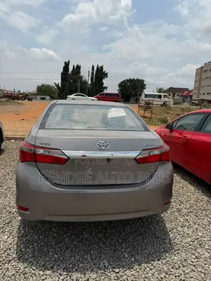 Toyota Corolla SE 4dr Sedan (1.8L 4cyl CVT) 2017 Beige