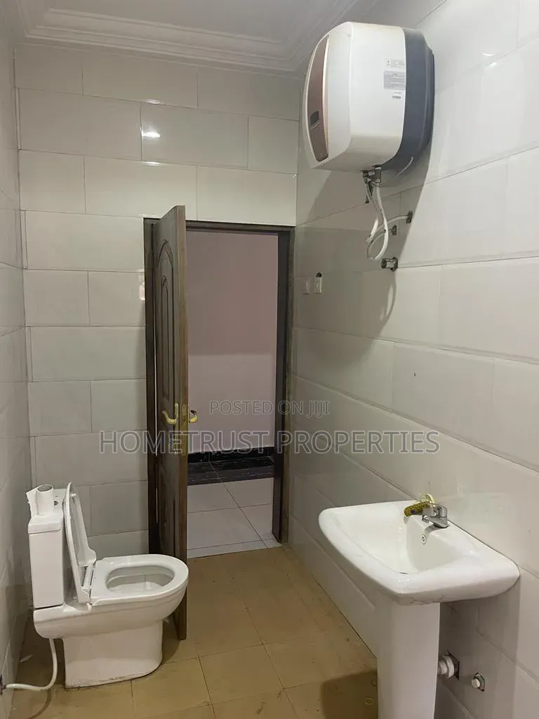 4bdrm Duplex in Kwabenya Acp for rent